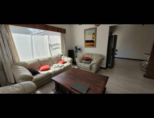 4 BEDROOM HOUSE FOR SALE IN MULBARTON